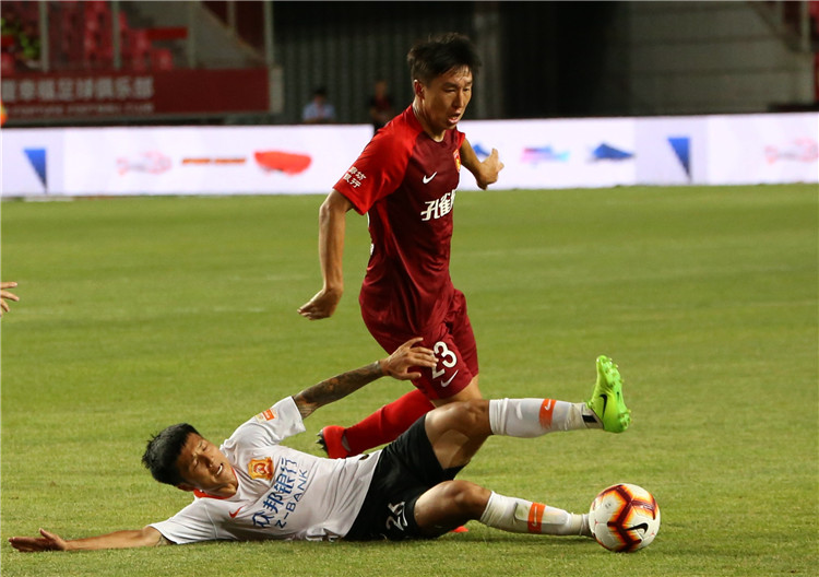 振奋人心的比赛：河北华夏幸福对阵武汉卓尔